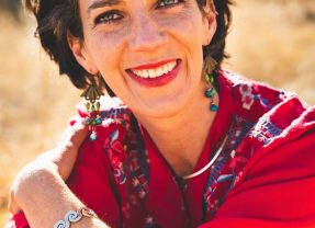 Jan 24 @ 7:30pm  LINDSAY FACKNITZ Come Sit and Sing with Me