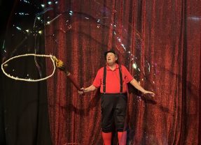 DEC 31 @ 11am, 2pm & 4pmBUBBLES! BUBBLES! BUBBLES!  Art Guffaw’s Big Bubble Circus
